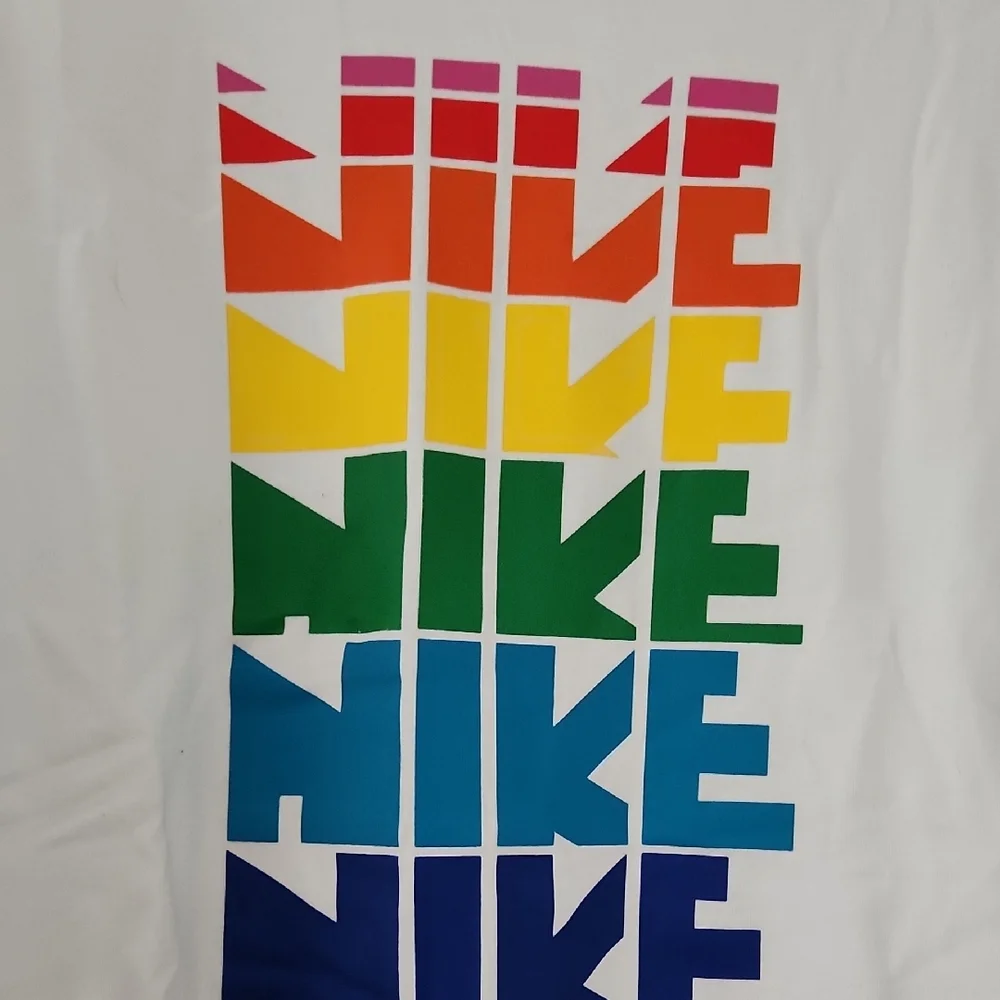 Nike‎ Rainbow Graphic Tee XS